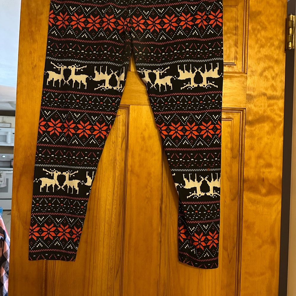 Festive Black and RedLeggings